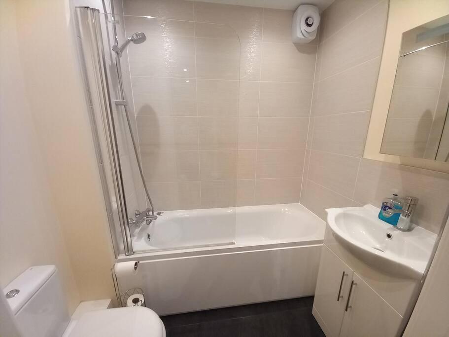 Roomy Penthouse 2 Double Bed Apartment - Spacious - Central Beeston - Free Secure Parking - Νότιγχαμ Εξωτερικό φωτογραφία