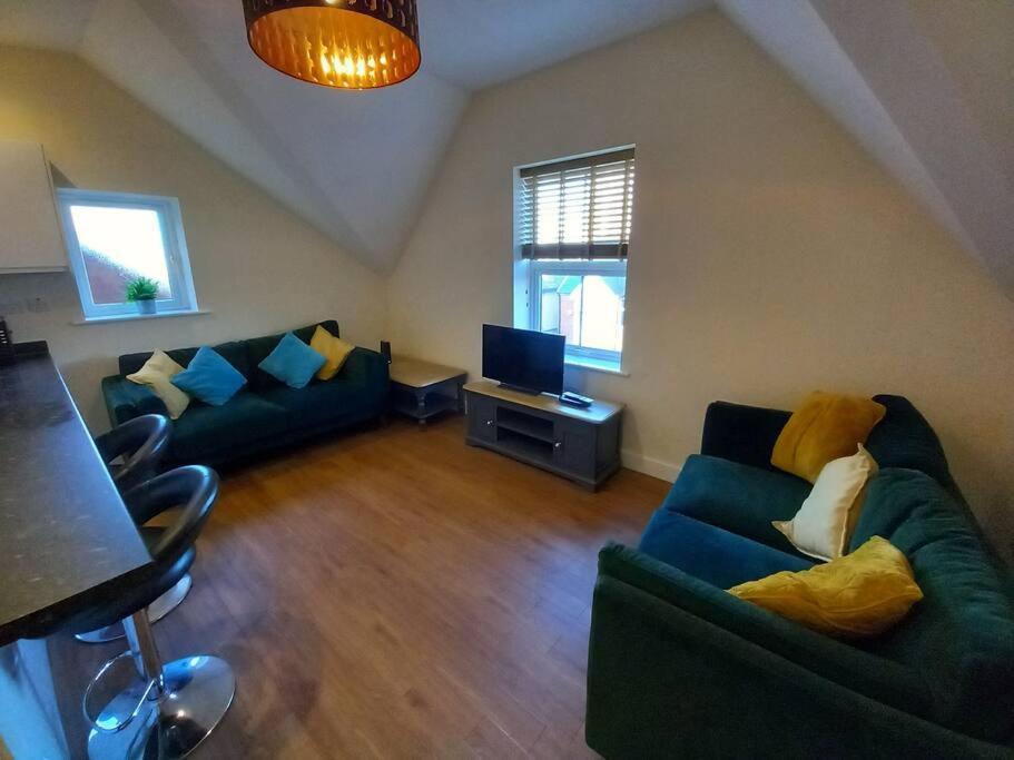 Roomy Penthouse 2 Double Bed Apartment - Spacious - Central Beeston - Free Secure Parking - Νότιγχαμ Εξωτερικό φωτογραφία