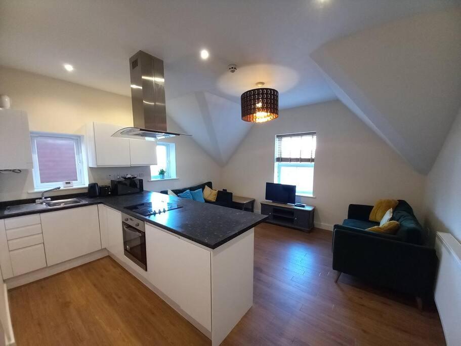 Roomy Penthouse 2 Double Bed Apartment - Spacious - Central Beeston - Free Secure Parking - Νότιγχαμ Εξωτερικό φωτογραφία